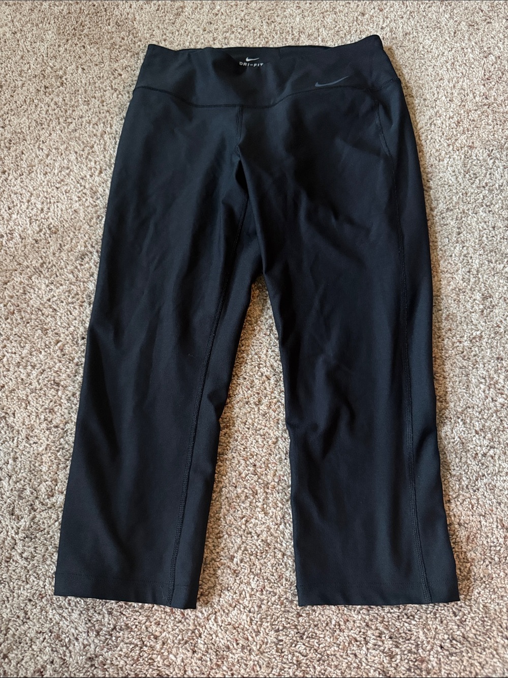 Nike Black Cropped Performance Leggings